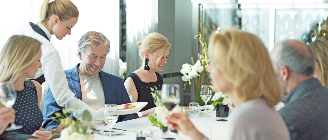 Table La Rive - til gæster i Royal og Junior Suite