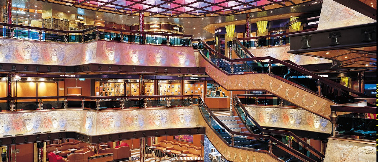 The atrium – skibets hjerte